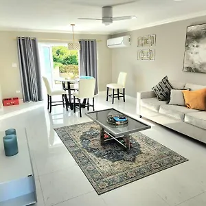 Modern Luxury 2-bedroom 2.5-bathroom Townhouse Holiday home